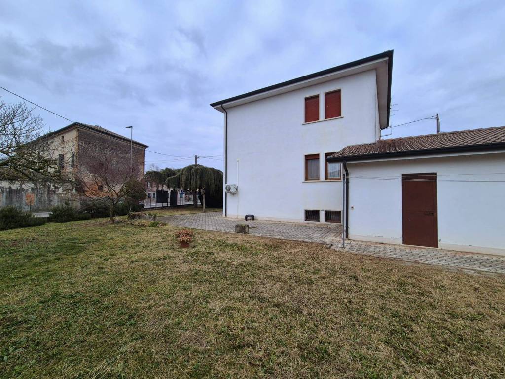 Villa a Legnago in Via Gioacchino Rossini - Foto 2