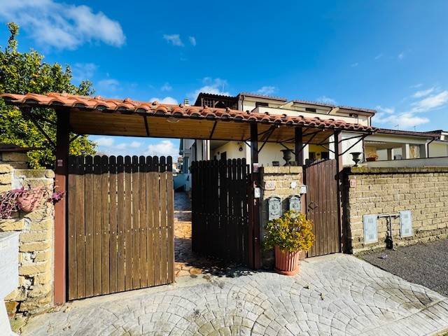 Villa a Ladispoli in Via Bonn - Foto 2