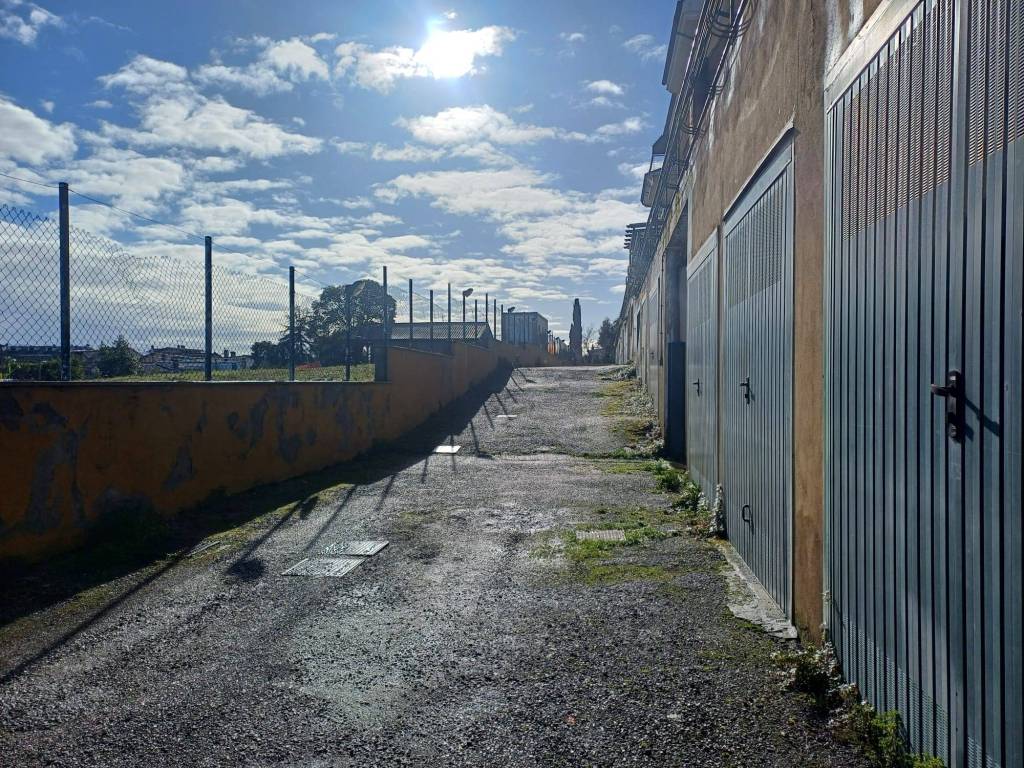 Box / garage a Guidonia montecelio in Via Gian Lorenzo Bernini - Foto 3