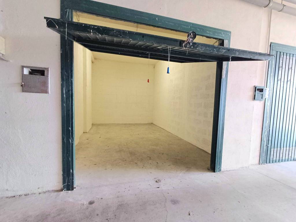 Box / garage a Guidonia montecelio in Via Gian Lorenzo Bernini - Foto 5