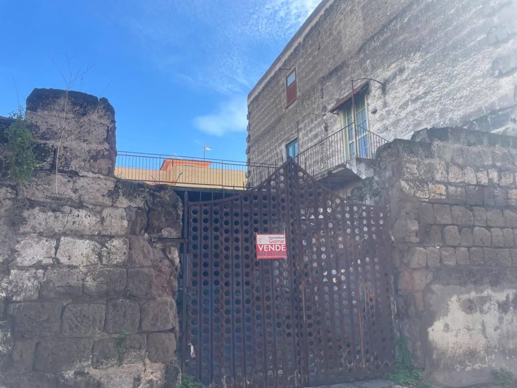 Palazzo / stabile a Mondragone in Via Sessa Aurunca, 6 - Foto 2