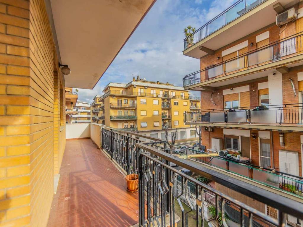 Appartamento a Pomezia in Viale Italia - Foto 2