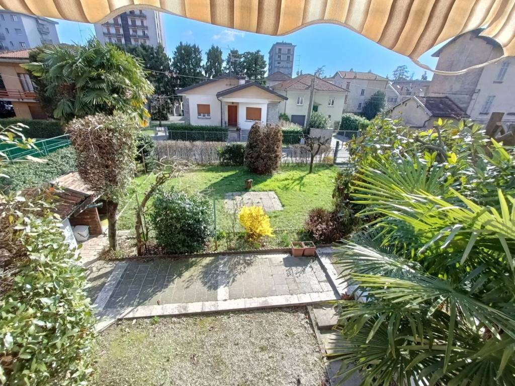 Villa a Olgiate comasco in Via Alessandro Volta - Foto 2