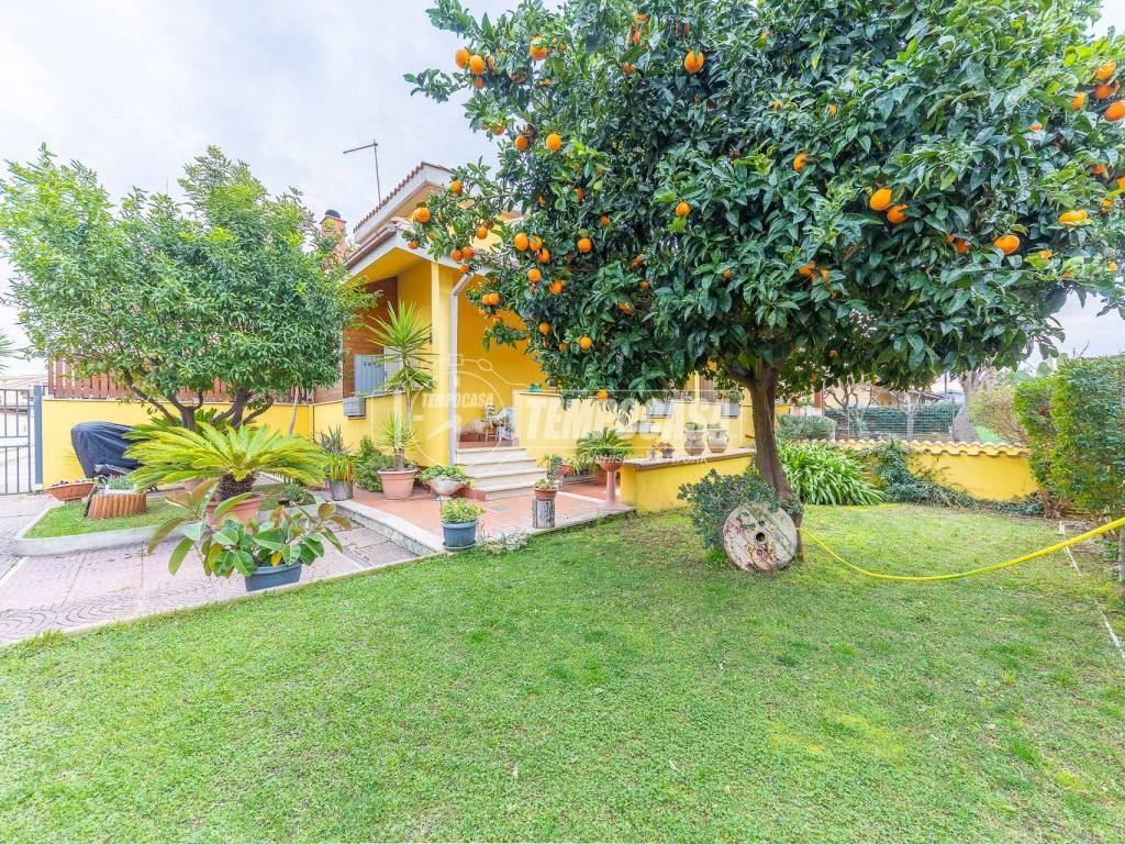 Villa a Ladispoli in Via Atene 23 - Foto 2