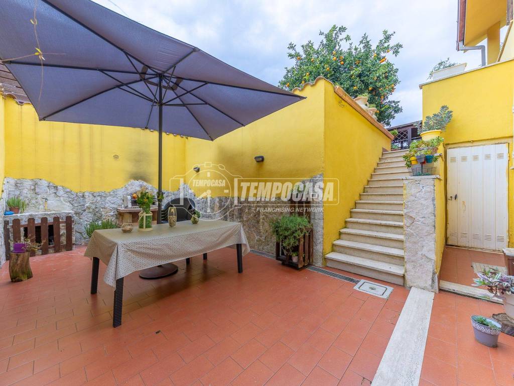 Villa a Ladispoli in Via Atene 23 - Foto 4