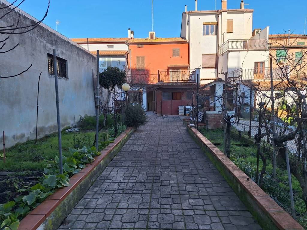 Casa indipendente a Chiaravalle in Via Giacomo Leopardi, 68 - Foto 2