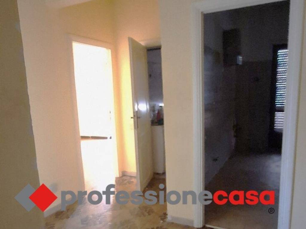 Appartamento a Pomezia in Via Camillo Benso di Cavour - Foto 5