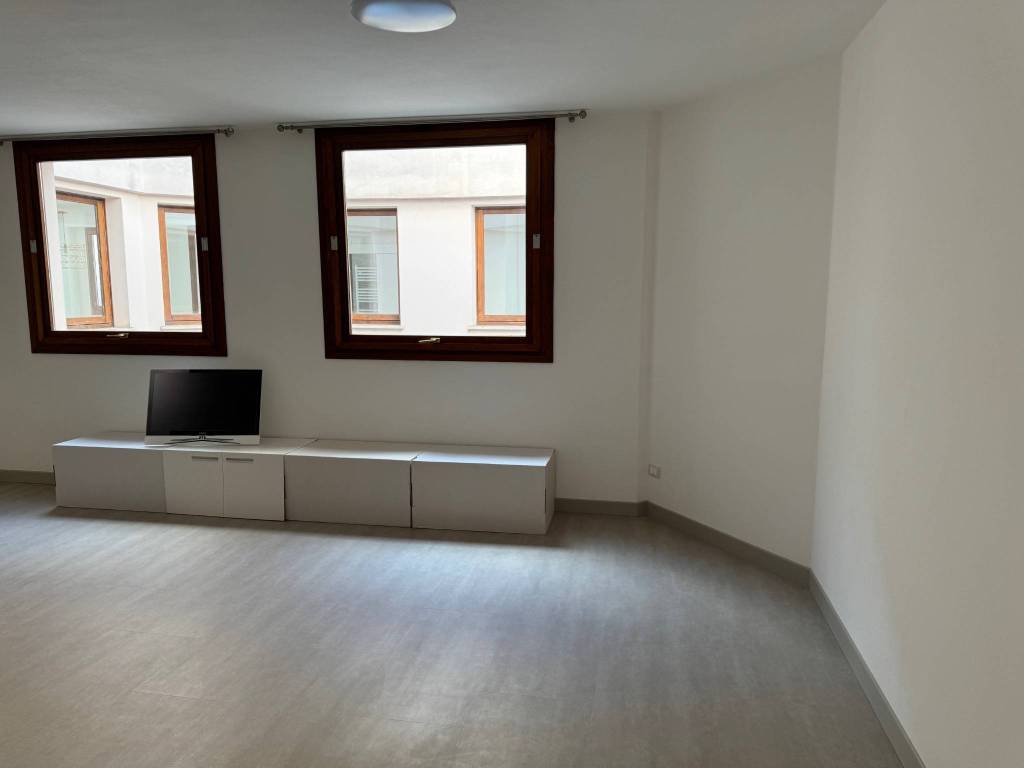 Appartamento a Rovigo in Piazza Giuseppe Garibaldi, 5 - Foto 2