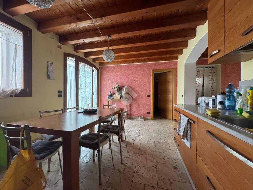 Casa indipendente a Colle umberto in Via Alcide De Gasperi, 70 - Foto 2