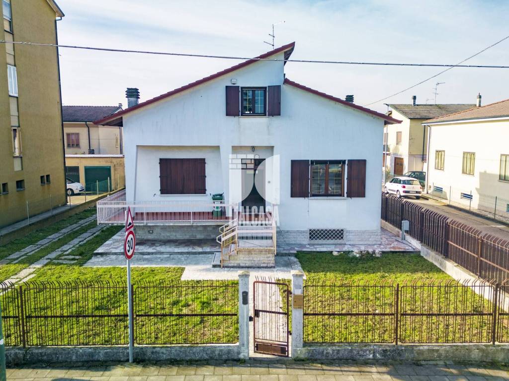 Villa a Porto mantovano in Via Martiri della Libertà - Foto 3