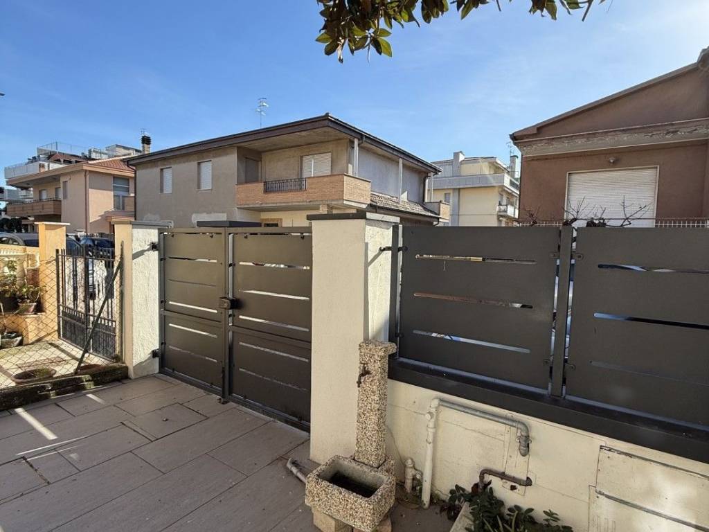 Appartamento a Roseto degli abruzzi in Via ALESSANDRO VOLTA - Foto 5