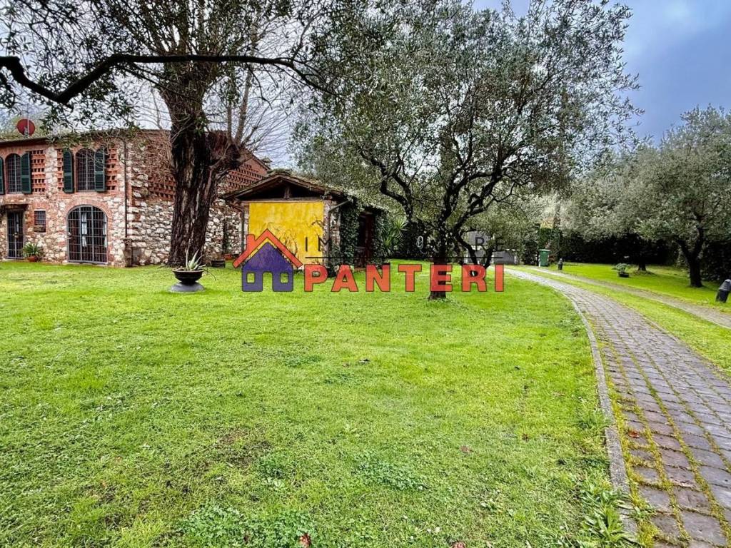 Rustico / casale a Lucca in Via di Sant'Alessio, 703 - Foto 2