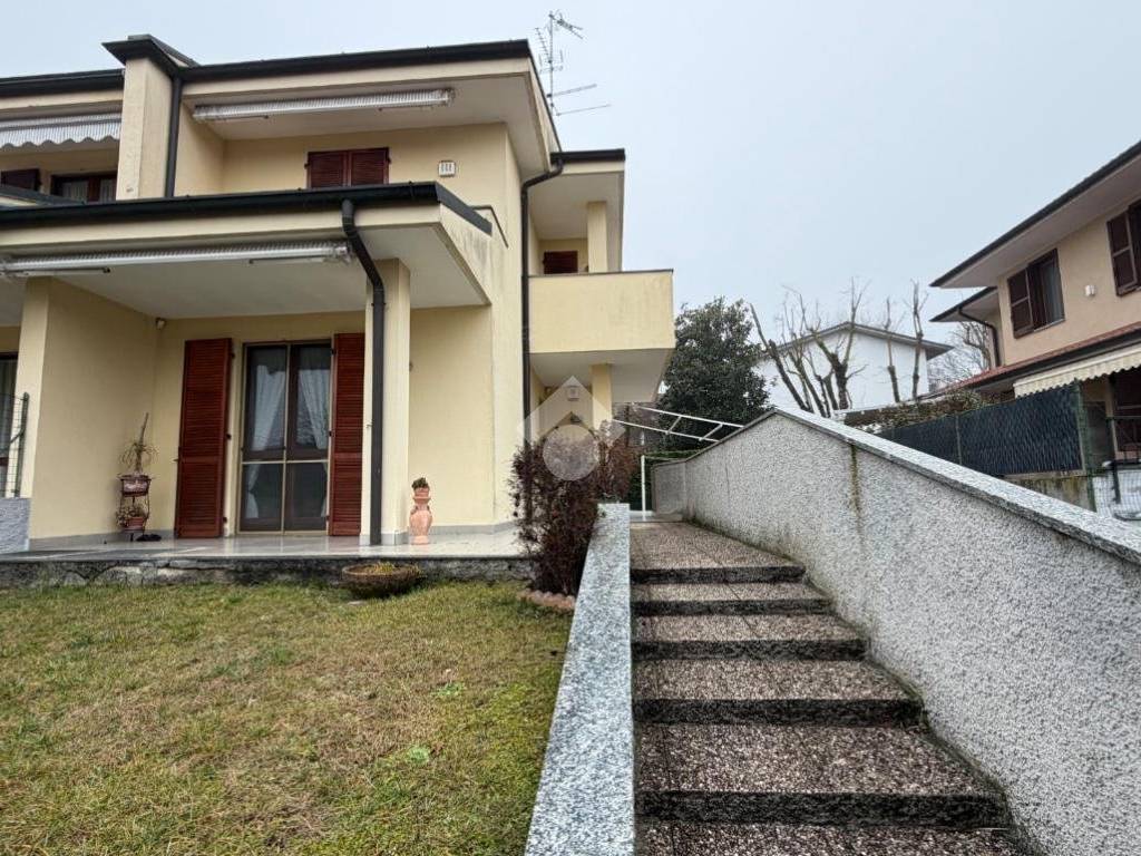 Villa a Zeccone in Via Italia, 10 - Foto 2