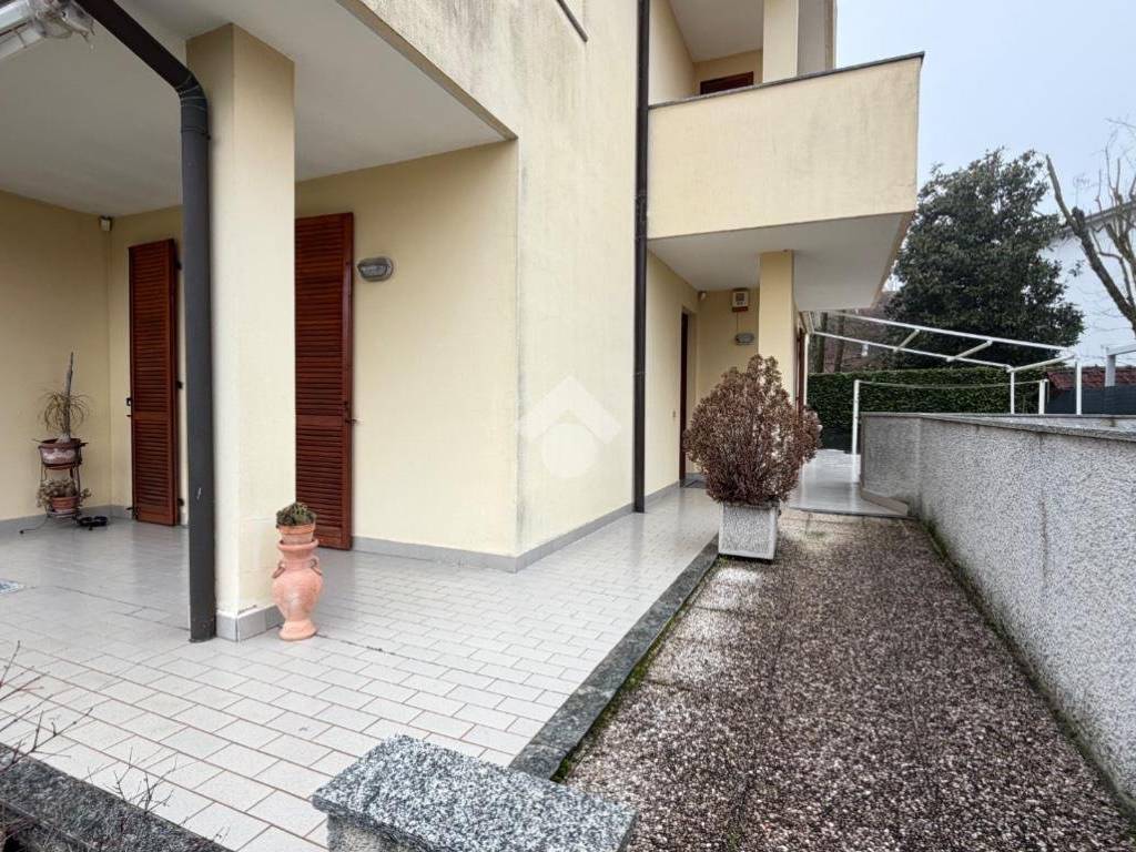 Villa a Zeccone in Via Italia, 10 - Foto 3