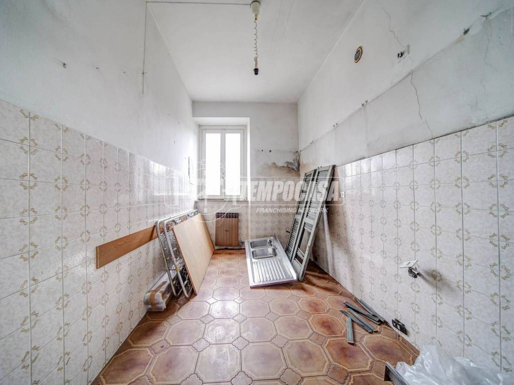 Appartamento a Carnago in Via Giuseppe Garibaldi 39 - Foto 4