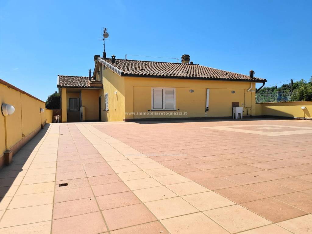 Palazzo / stabile a Gambassi terme in Zona - Foto 5