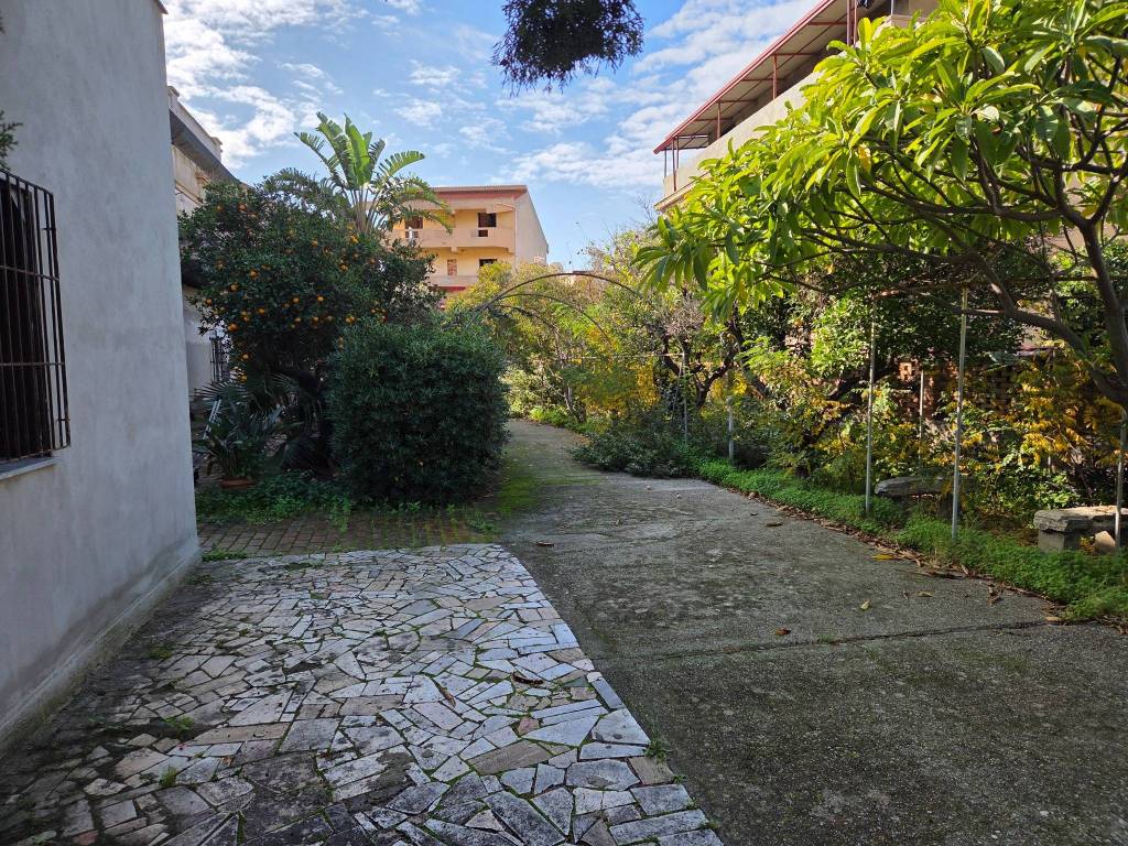 Palazzo / stabile a Motta san giovanni in Via Nazionale, 104 - Foto 4