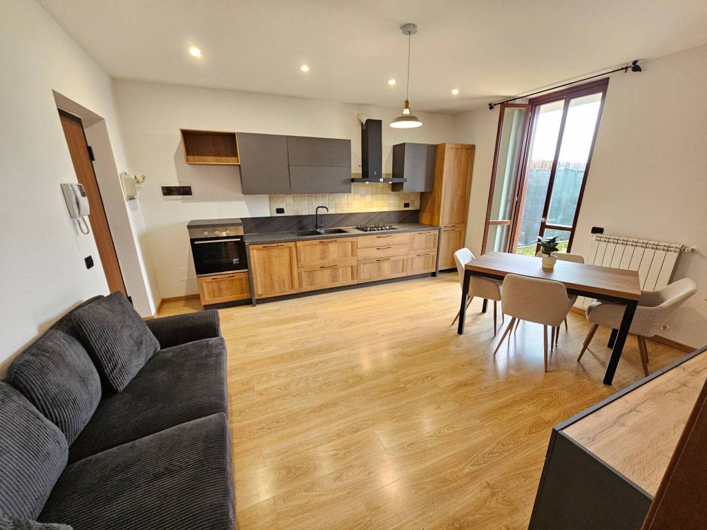 Appartamento a Sesto calende in Via Oneda, 37 - Foto 2