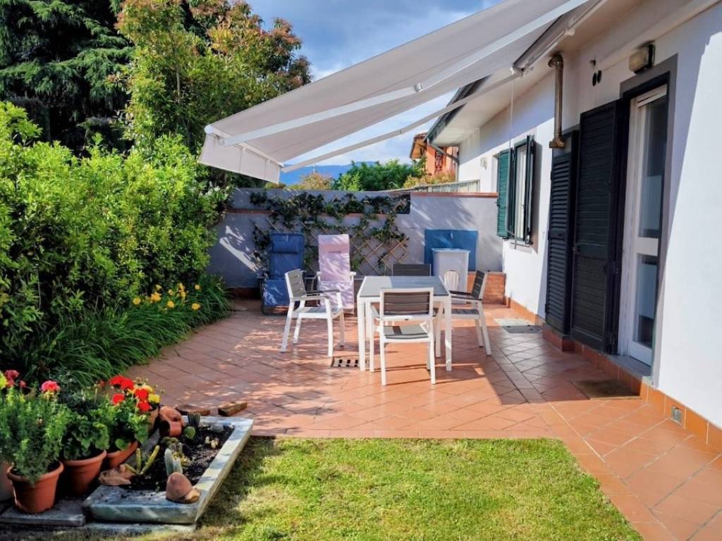 Villa a Lucca in Via della Santissima Annunziata Traversa 5 - Foto 3