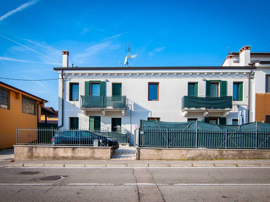 Appartamento a Sommacampagna in Via Corrobiolo, 10 - Foto 2