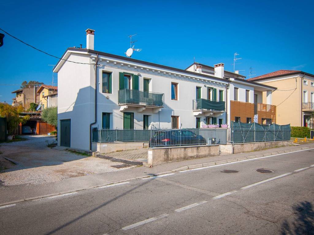 Appartamento a Sommacampagna in Via Corrobiolo, 10 - Foto 3