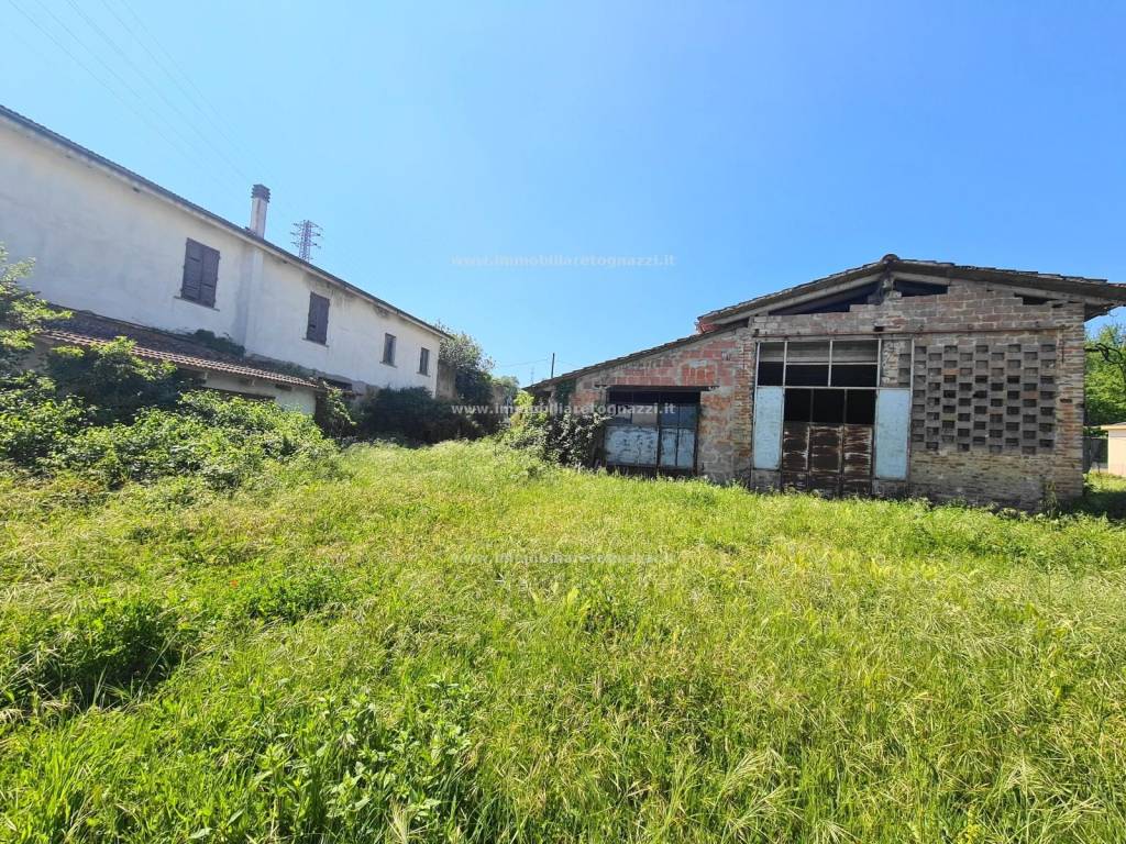 Palazzo / stabile a Gambassi terme in Zona periferia - Foto 2