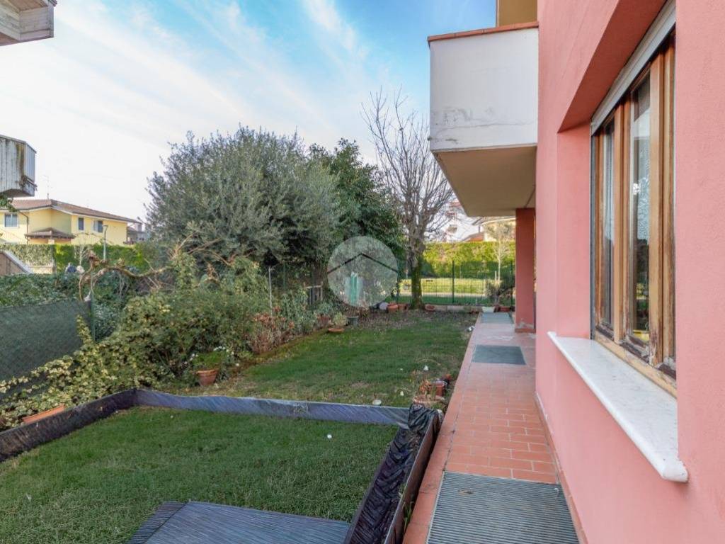 Villa a Bussolengo in Via A. dall'Oca Bianca, 30 - Foto 2