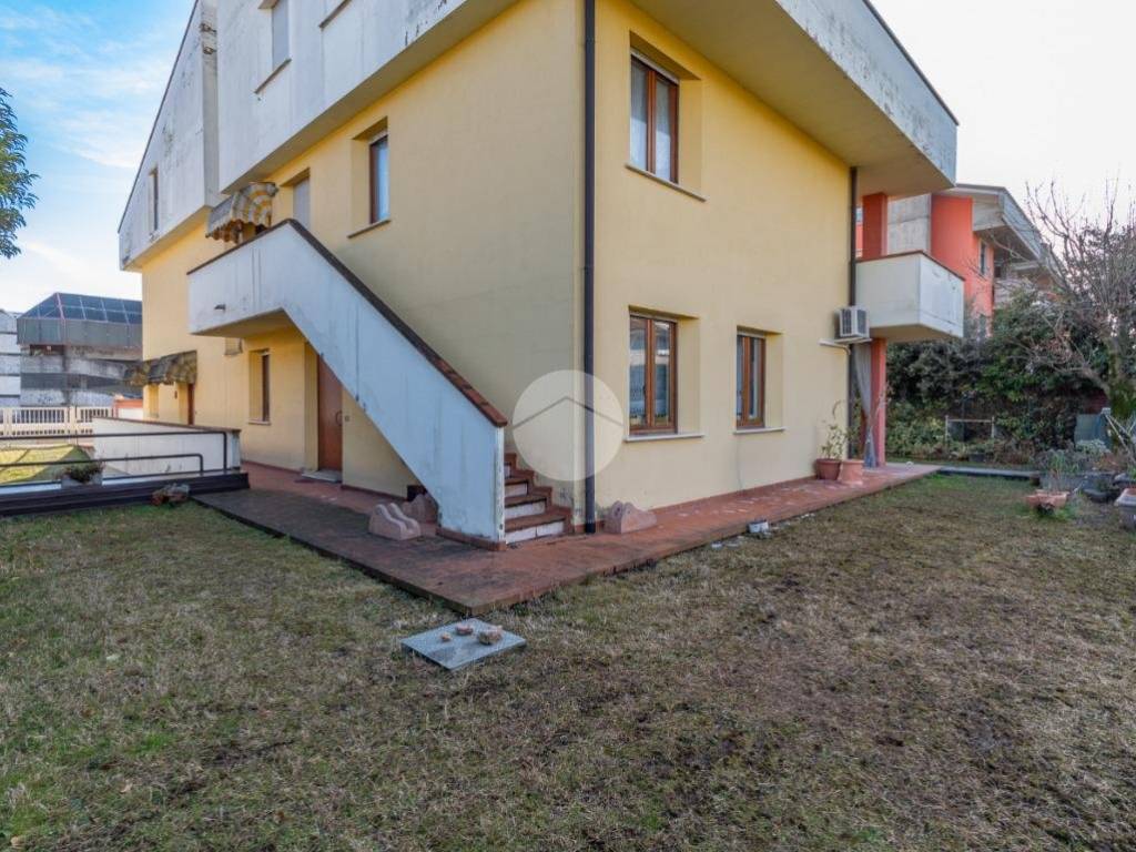 Villa a Bussolengo in Via A. dall'Oca Bianca, 30 - Foto 3