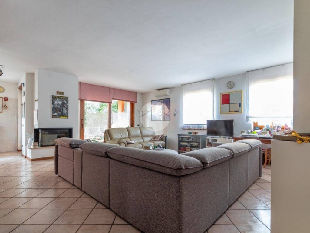 Villa a Bussolengo in Via A. dall'Oca Bianca, 30 - Foto 4