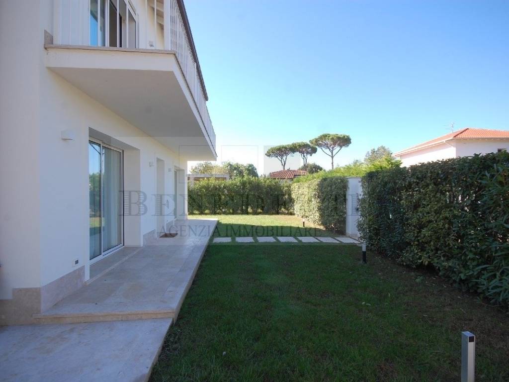 Villa a Pietrasanta in Via Calabria, 35 - Foto 3