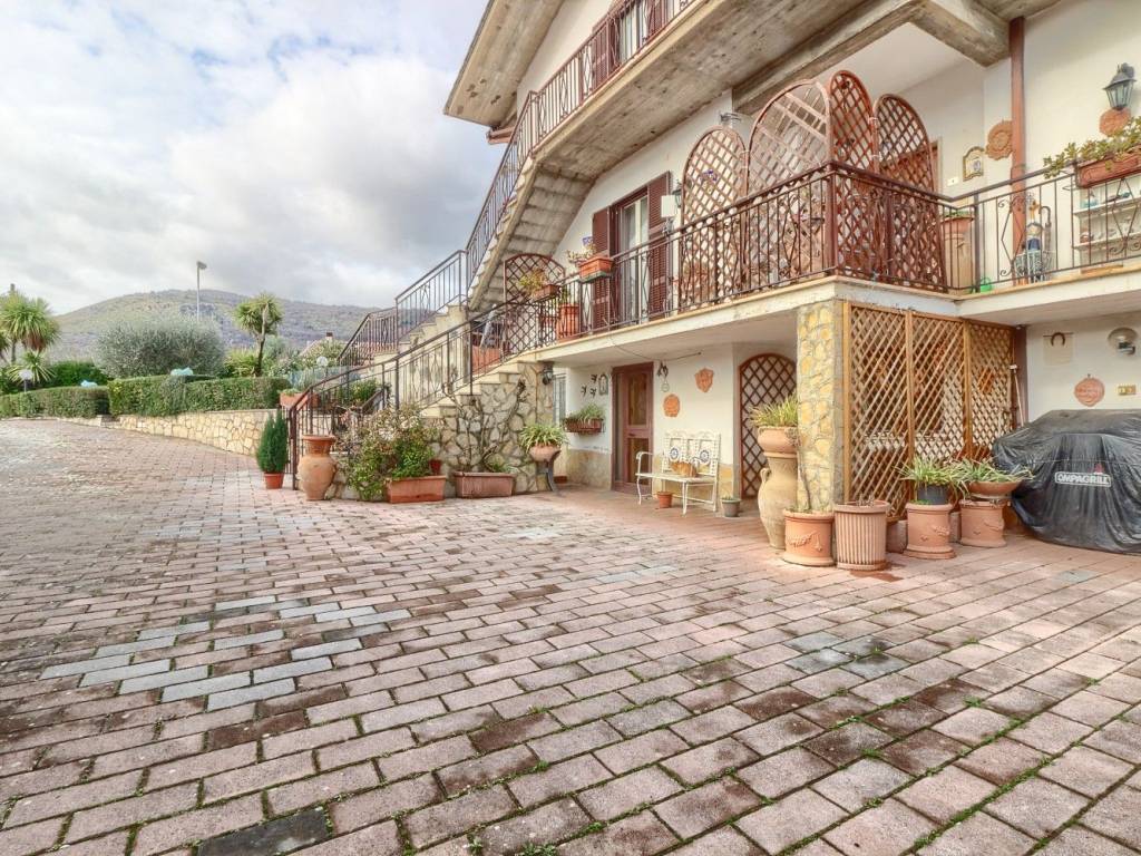 Villa a Tivoli in Via Tiburtina Valeria, 114 - Foto 3