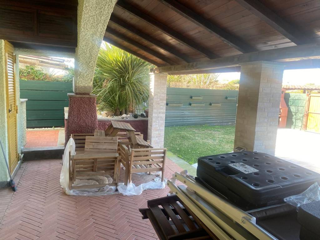 Villa a Ladispoli in Via Venere, 31 - Foto 2