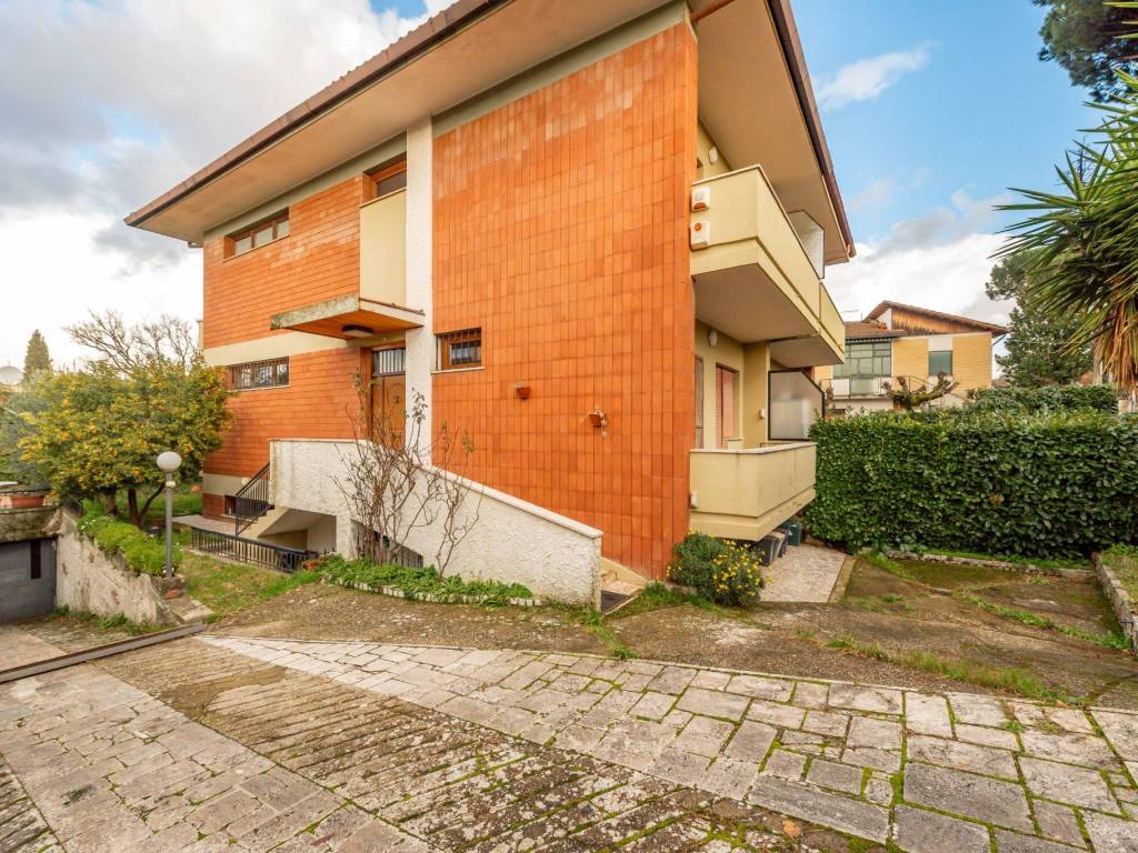 Villa a Grottaferrata in Via Guglielmo Quattrucci, 268 - Foto 2