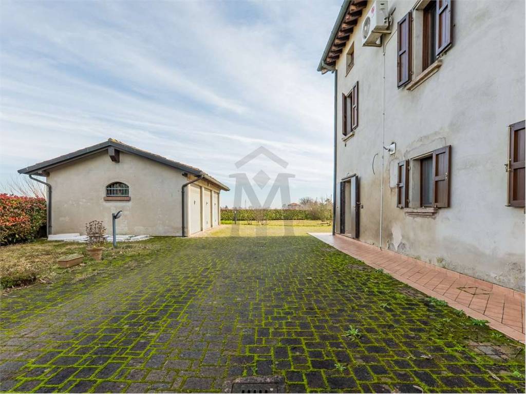 Casa indipendente a Reggio emilia in DOMENICO SASSI, 9 - Foto 2