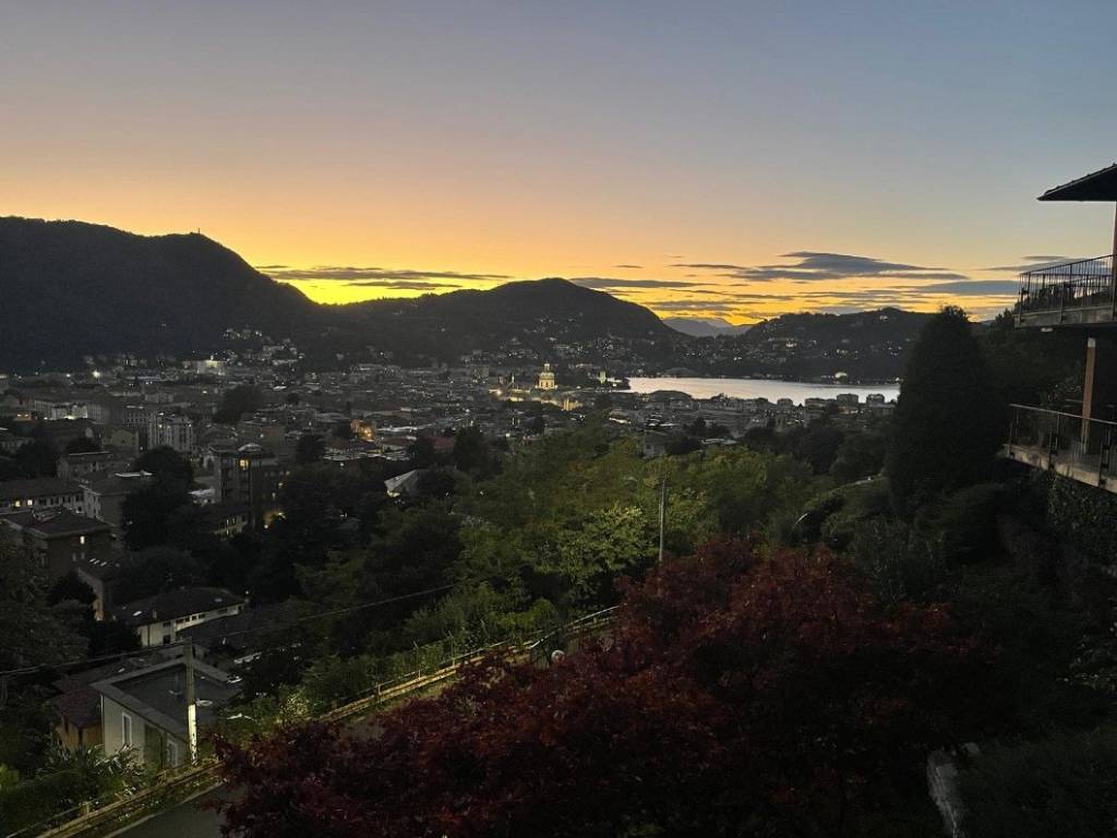 Appartamento a Como in Via per Brunate, 13 - Foto 2