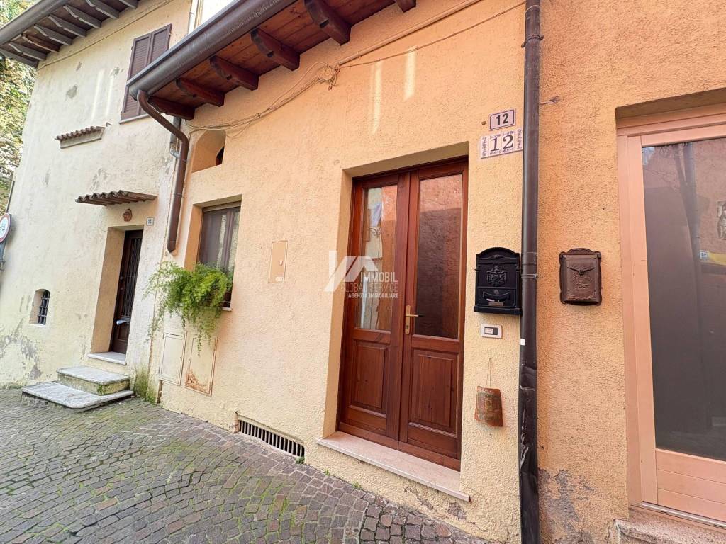 Appartamento a Gardone riviera in Via dell'Albera - Foto 2