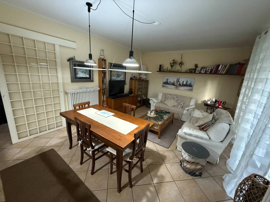 Appartamento a Appiano gentile in Viale Como - Foto 4
