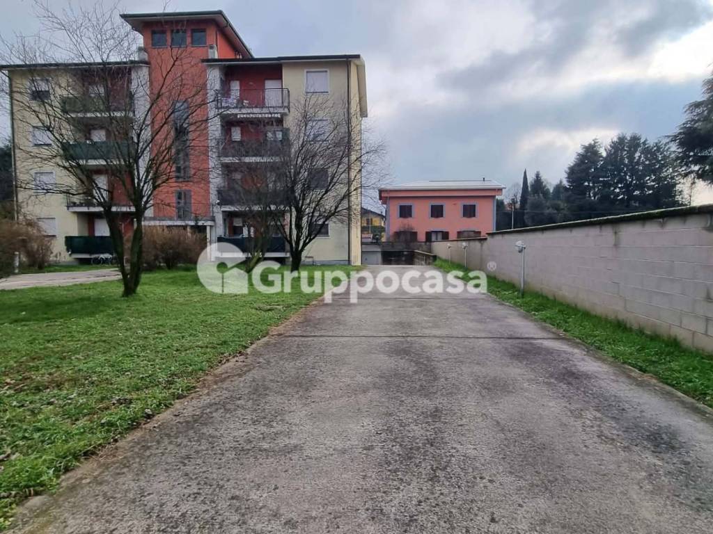 Box / garage a Trecate in Via delle Vigne, 8 - Foto 2