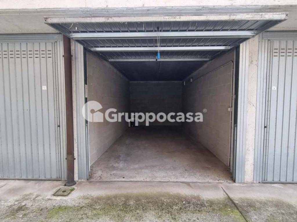 Box / garage a Trecate in Via delle Vigne, 8 - Foto 3