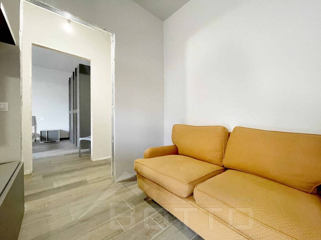 Appartamento a Borgomanero in via ugo foscolo 15 - Foto 5