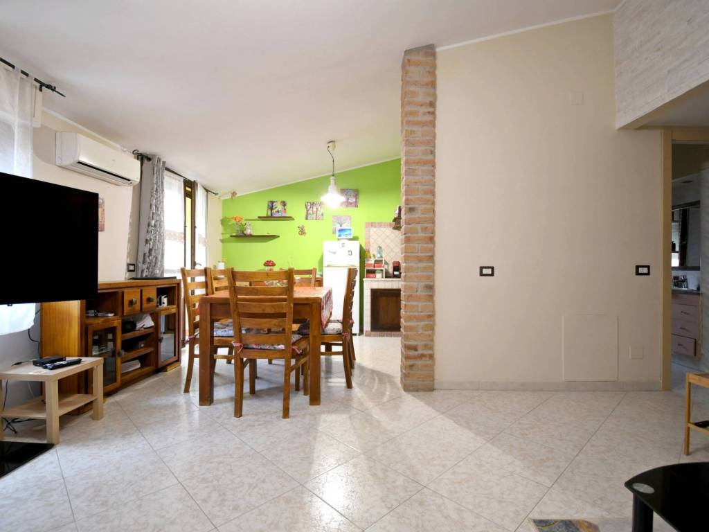 Appartamento a Carbonia in Via Vincenzo Bellini - Foto 2