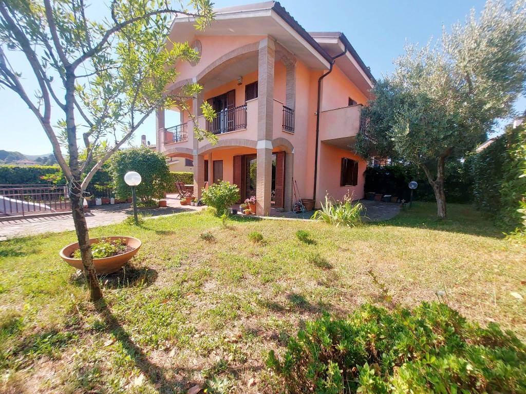 Villa a Grottaferrata in Via della Pedica - Foto 2