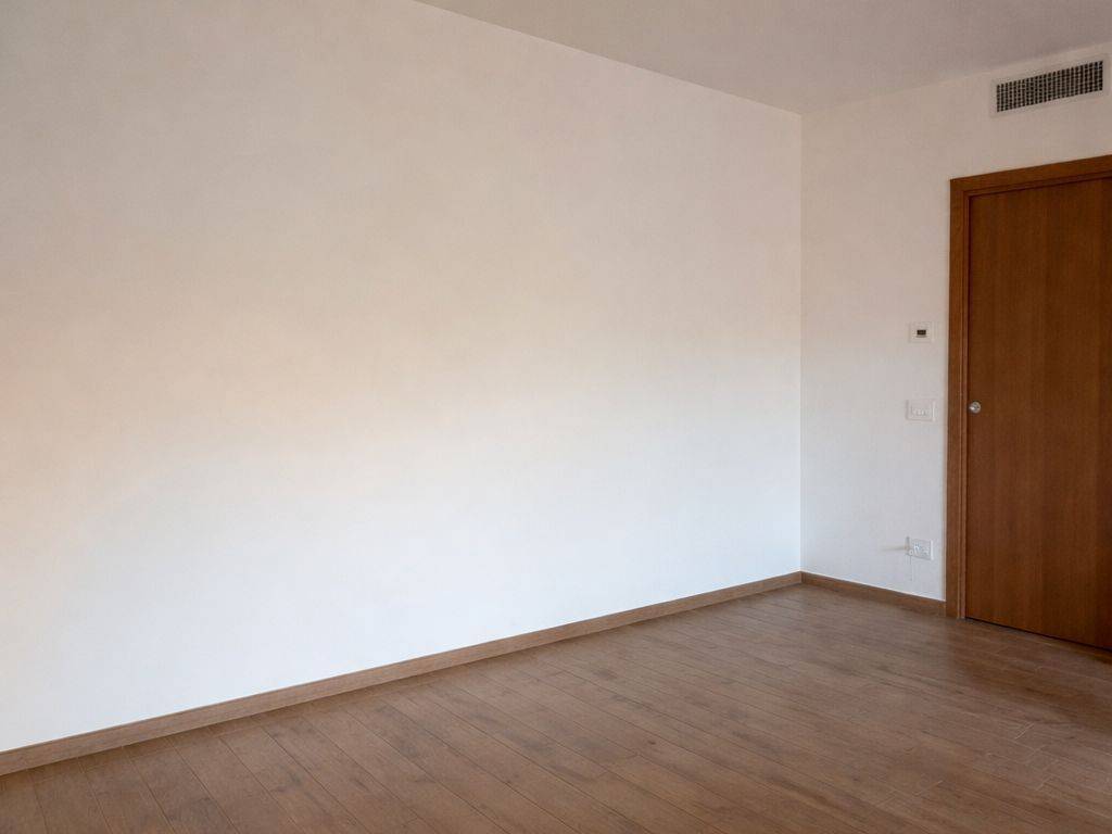 Appartamento a Varese in Via delle Medaglie d'Oro, 16 - Foto 2