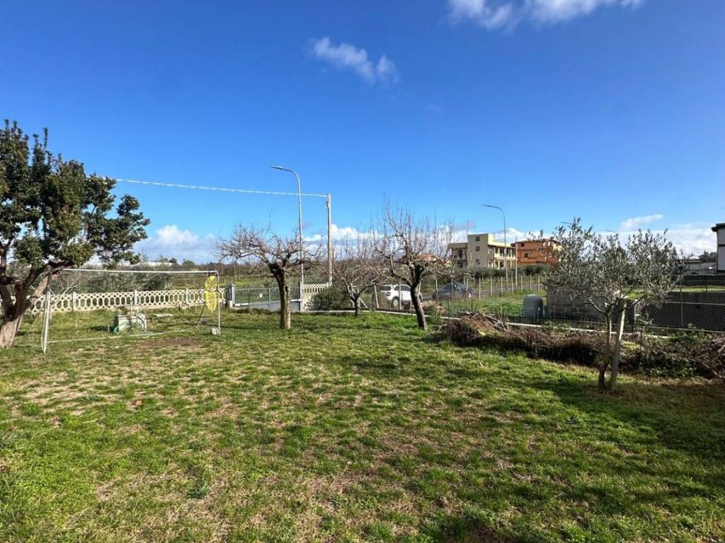 Appartamento a Pomezia in Via delle Gardenie, 24 - Foto 3