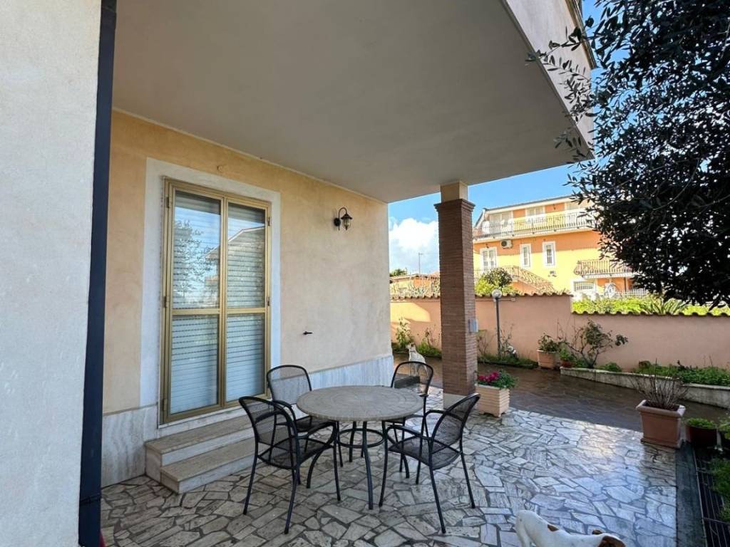 Appartamento a Pomezia in Via delle Gardenie, 24 - Foto 4