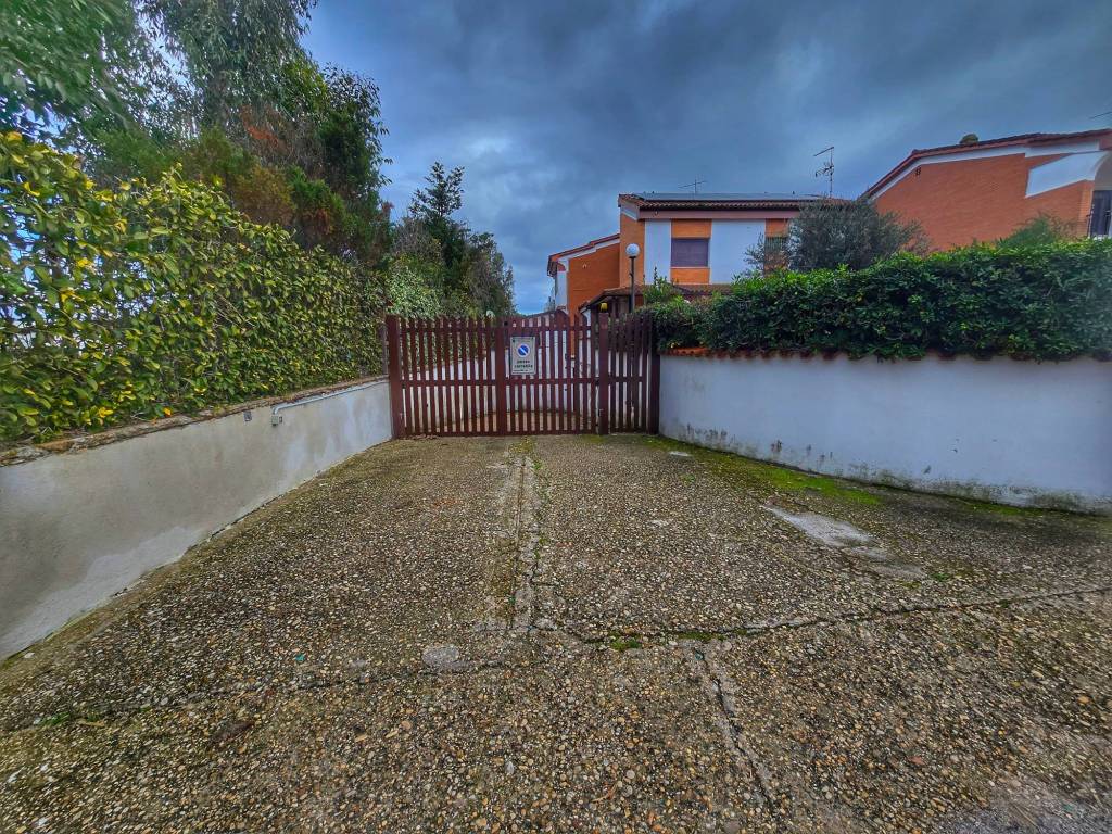 Box / garage a Pomezia in Via Jacopo Tintoretto - Foto 2