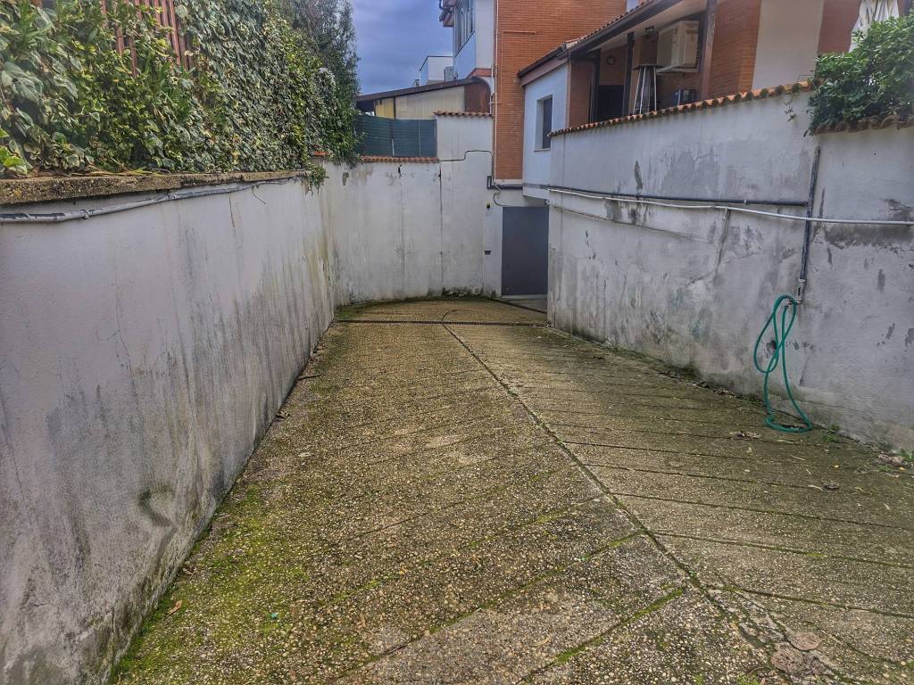 Box / garage a Pomezia in Via Jacopo Tintoretto - Foto 3