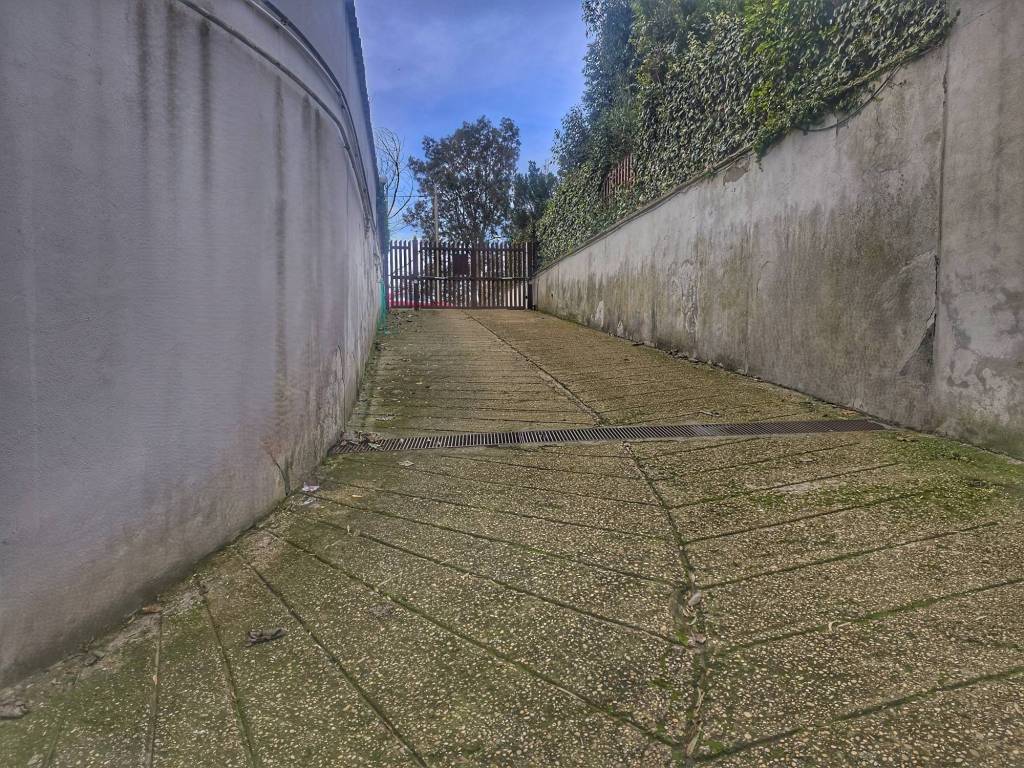 Box / garage a Pomezia in Via Jacopo Tintoretto - Foto 4