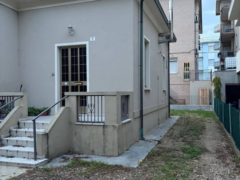 Villa a Rimini in VIALE PESCARA, 7 - Foto 2