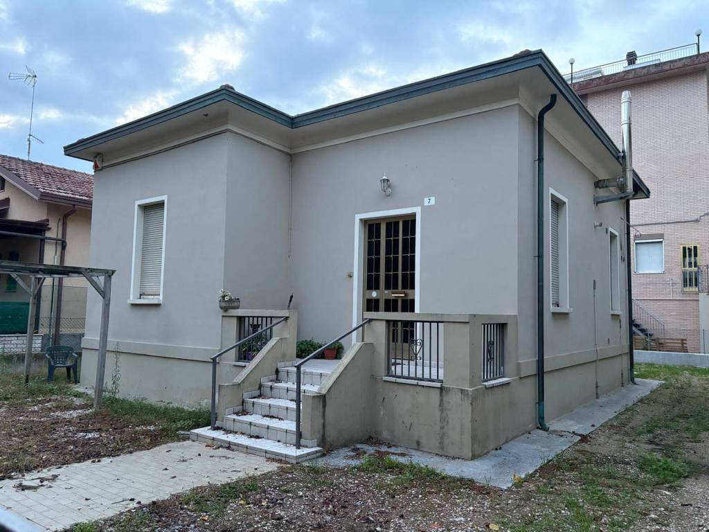 Villa a Rimini in VIALE PESCARA, 7 - Foto 3